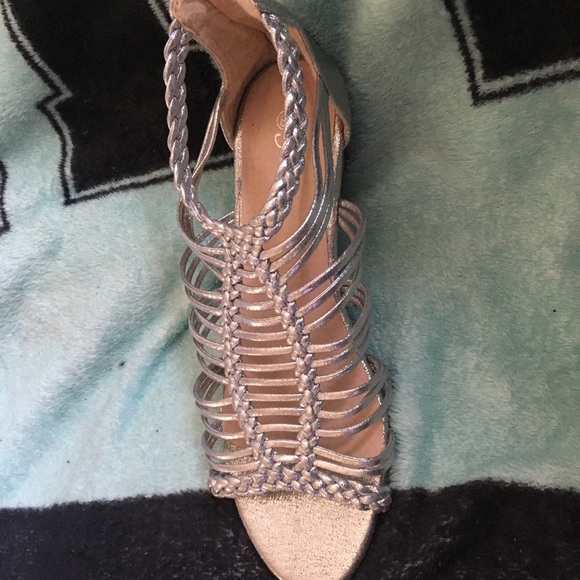 *New* Forever Silver Strappy Sandals - Picture 3 of 8
